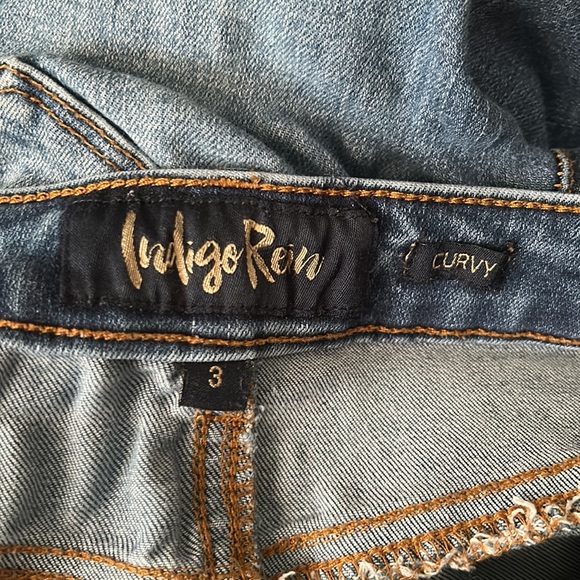 Distressed jeans - Picture 3 of 4